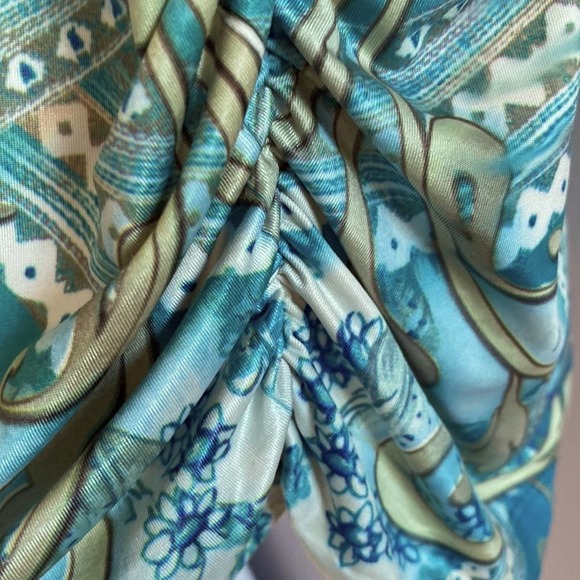 Blouse Luxurious feeling teal print. Scoop neck. Beautiful Angel sleeves. Medium - Picture 6 of 8